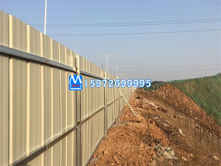 “益通建設(shè)”中南路彩鋼瓦圍擋 “益通建設(shè)”中南路彩鋼瓦圍擋